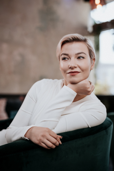 Personal Branding Portraits – Jasmin Brugger – By Amir Kaljikovic Personal Branding Portraits - Jasmin Brugger - By Amir Kaljikovic