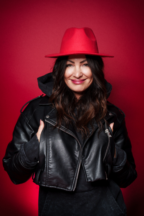 Personal Branding Fotoshooting Billy Makeup Academy – by Amir Kaljikovic Social Media Content Shooting in Salzburg als kreative Kooperation zwischen Fotograf und Billy Makeup Academy. Model: Mersiha Tutic