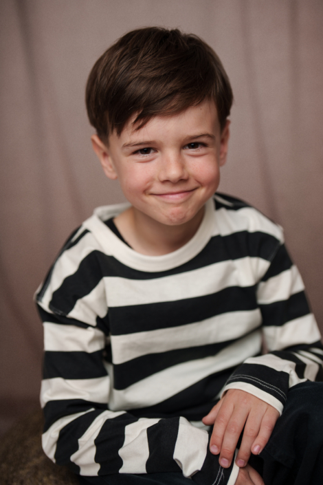 Sedcard Shooting für Kids / Polas – Noel – by Amir Kaljikovic Professionelles Sedcard Shooting für Kinder und Polas für Modelbewerbungen. Authentische Kinderportraits von Noel M – ideal für Agenturen und Castings. Fotograf in Salzburg.