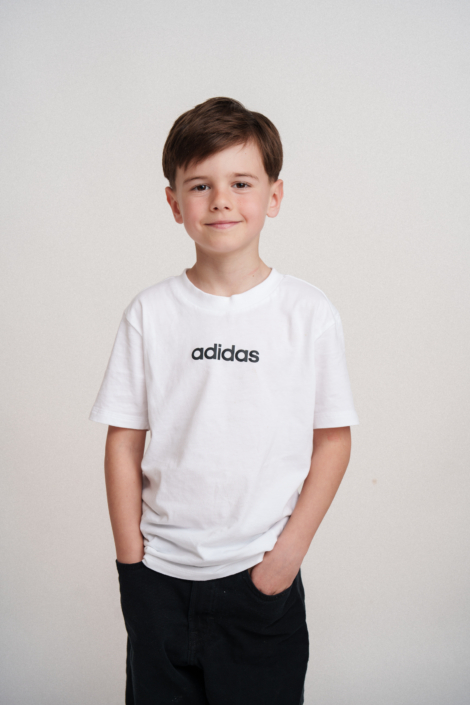 Sedcard Shooting für Kids / Polas – Noel – by Amir Kaljikovic Professionelles Sedcard Shooting für Kinder und Polas für Modelbewerbungen. Authentische Kinderportraits von Noel M – ideal für Agenturen und Castings. Fotograf in Salzburg.