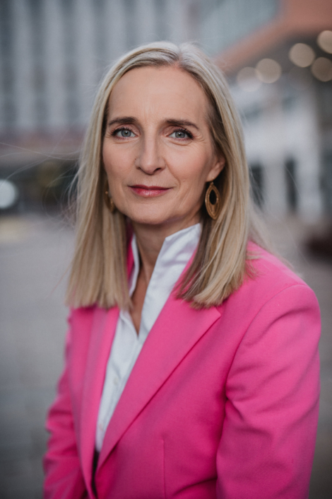 Business Portraits - Eveline Breitwieser-Wunderl - by Amir Kaljikovic