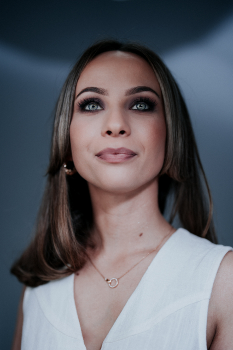 Beauty und Social Media Portrait Shooting – Nora & Selina – by Amir Kaljikovic – Make Up by Biljana Nikolic – Billy Makeup Acadamy Authentisches Portrait mit ehrlicher Ausstrahlung und reduzierter Inszenierung